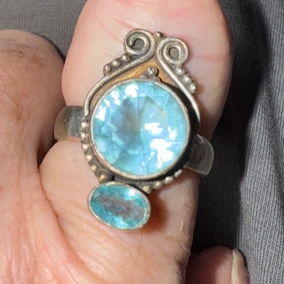 Beautiful .925 Silver ring with Blue aquamarine and topaz Gemstone Ring

Size 8 - Picture 3 of 6